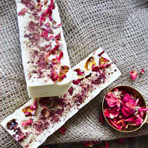 dried rose petal for shea butter